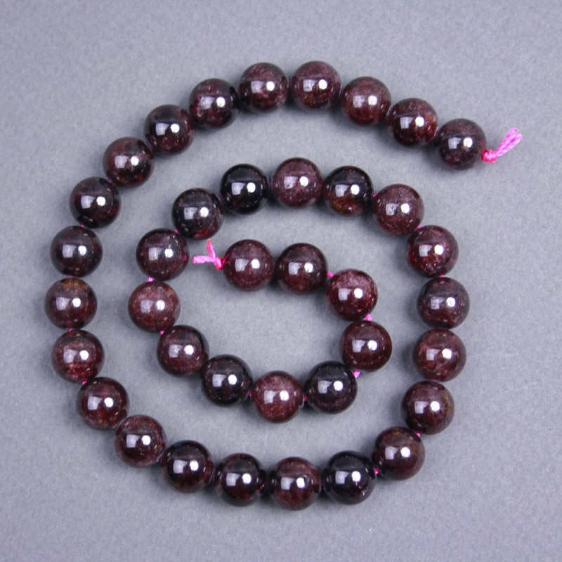 Garnet natural stone beads smooth sphere, 10 mm diameter ± on thread, length 39 cm+