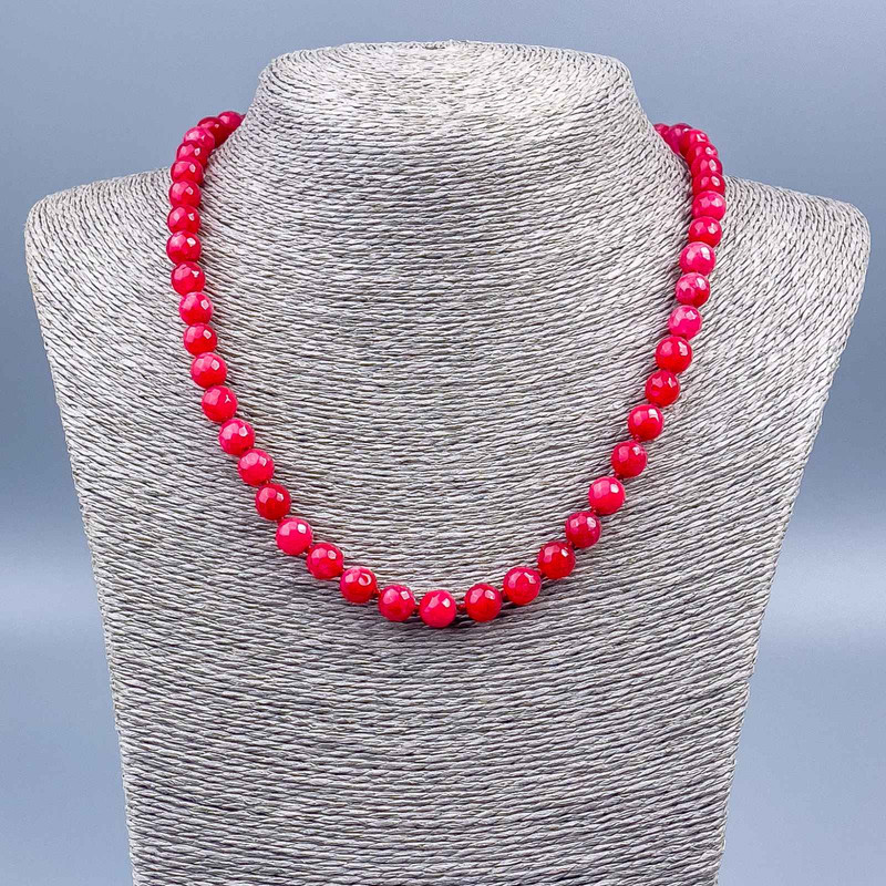 Necklace Turquoise? Wait: It's Turmaline Malinovy? Actually translation: 'Malinovy tourmaline' in English (Australia) -> 'Turmaline' is 'Tourmaline' and color 'raspberry' -> 'raspberry tourmaline