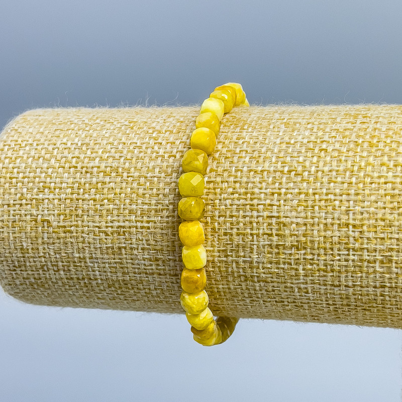 Bracelet Jadeite yellow natural stone faceted cube, diameter 5.5x5.5x5mm, length 18cm (stretch)