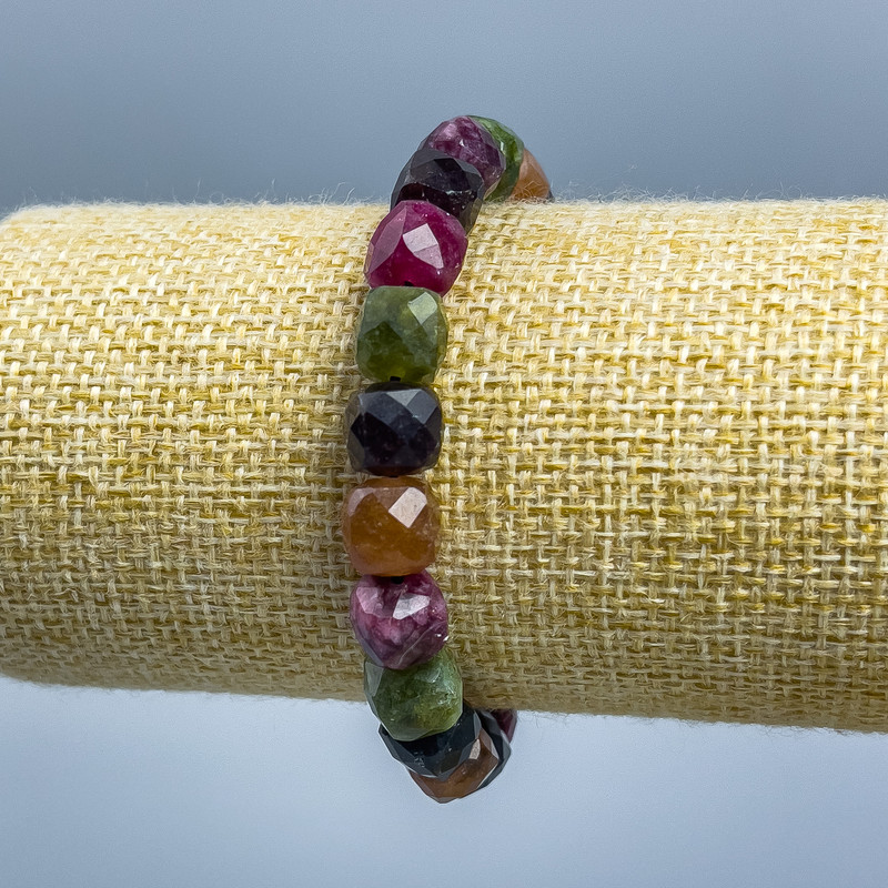 Tourmaline bracelet, natural gemstone, faceted cube, 9×9 mm diameter, 18 cm length (stretch)