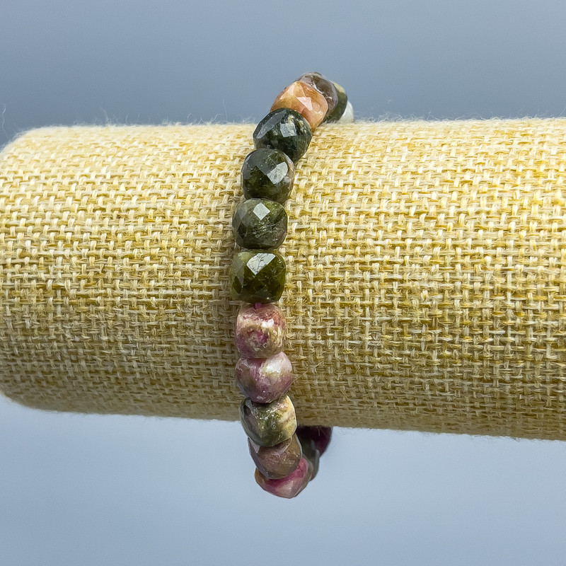 Tourmaline Bracelet, natural gemstone, faceted cube, diameter 9x9mm ±, length 18cm (stretch)