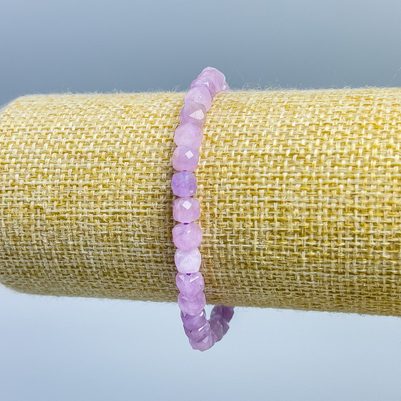 Kunzite Bracelet, natural stone, faceted cube, 5.5mm diameter, 18cm length (stretch)