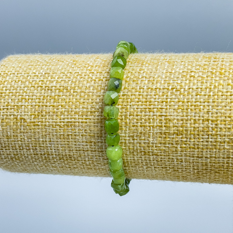 Canadian Jadeite Bracelet, Natural Gemstone, Faceted Cubes, 5×5 mm, Stretch, 18 cm