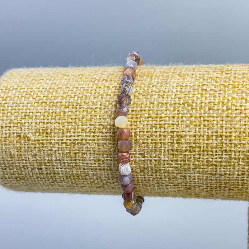 Agate Botswana Bracelet faceted cube natural stone, 4x4mm, stretchy 18cm