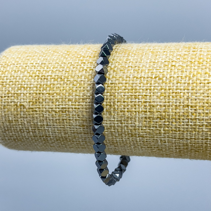 Hematite Cube Bracelet, 4×4 mm cubes, stretchy 18 cm