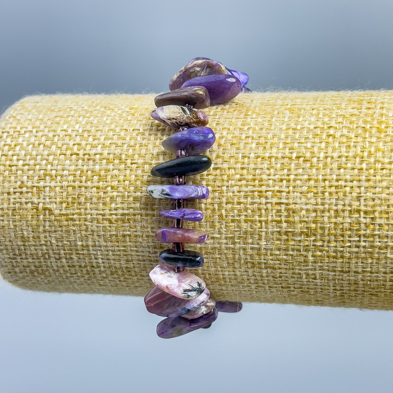 Charoite Bracelet with Natural Stone Chips "Needle", diameter 25x3-12x2mm+- with beads, bead diameter 2mm, length 18cm (stretched)