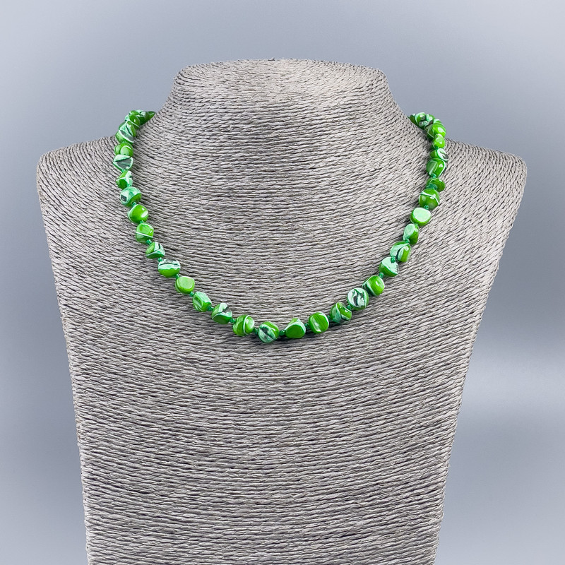 Necklace of natural mother-of-pearl (tinted) green round coin beads, diameter 8mm±, length 48cm±