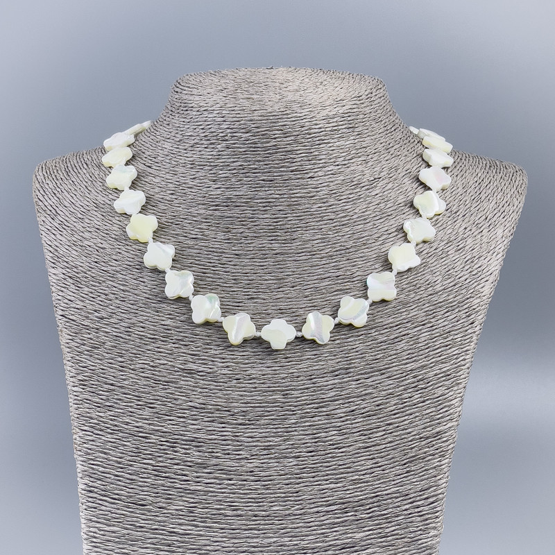 Necklace of natural white mother-of-pearl in shamrock shape, diameter 11x13x3mm±, length 50cm±