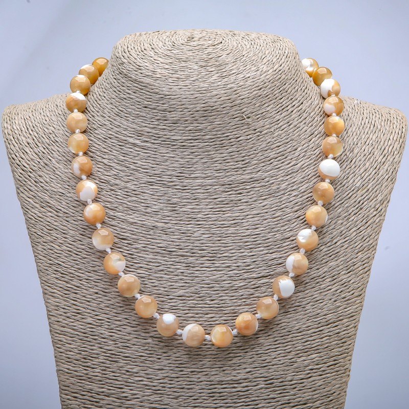 Necklace of natural beige mother-of-pearl smooth beads, diameter 10mm±, length 45cm±