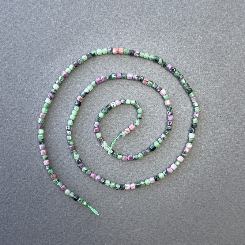 Beads on Thread Zoisite Natural Stone Cube, diameter 2.3x2.3mm+/-, length 39cm+