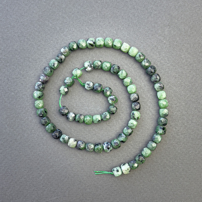 Zoisite Beads Natural Stone Faceted Cube, diameter 5x5mm+-, length 38cm+- on a strand