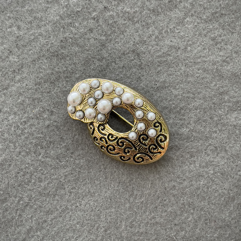 Accent Brooch with White "Pearls", Gold-Tone Metal, 40x25mm+