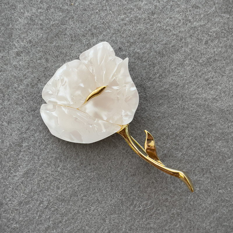 White Poppy Brooch, Pearlescent Gold-Tone Metal, 76x46mm+