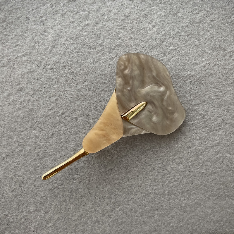 Calla Flower Brooch, grey and white mother-of-pearl, golden metal, 76x44mm+