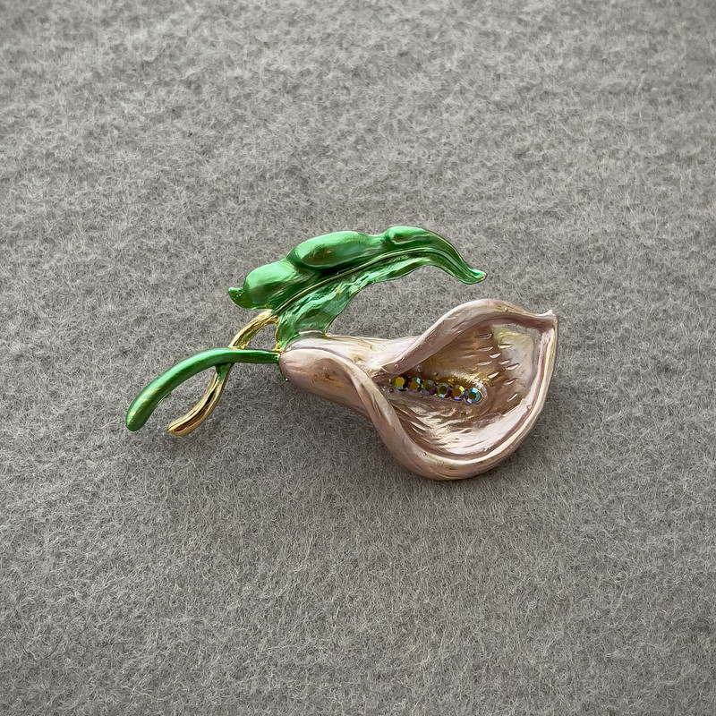Brooch Calla Flower Pink Enamel Gold-toned Metal with Rhinestones 49x29mm+