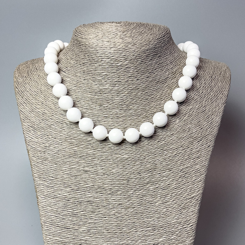 White Agate Necklace (pressed), smooth round beads, diameter 12mm+-, length 48cm+