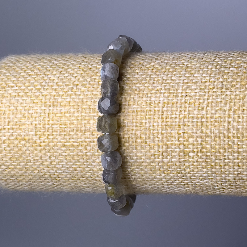 Labradorite Bracelet, Natural Stone Faceted Cube, Diameter 6mm+/-, Length 18cm (Stretch)