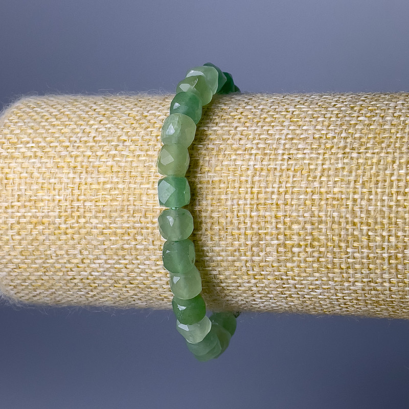 Jade Bracelet, natural stone faceted cube, diameter 7mm+-, length 18cm (stretch)
