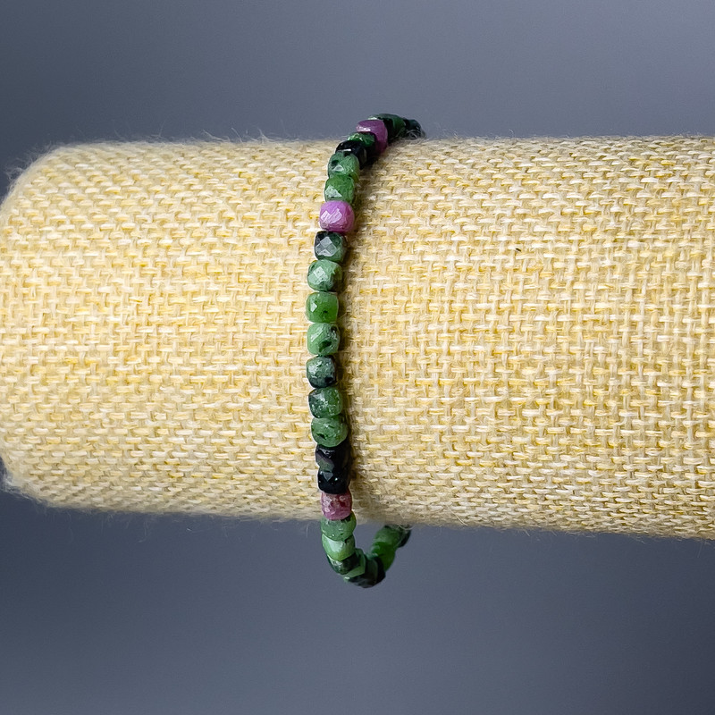 Zoisite Bracelet, natural stone faceted cube, diameter 4mm+-, length 18cm (stretch)