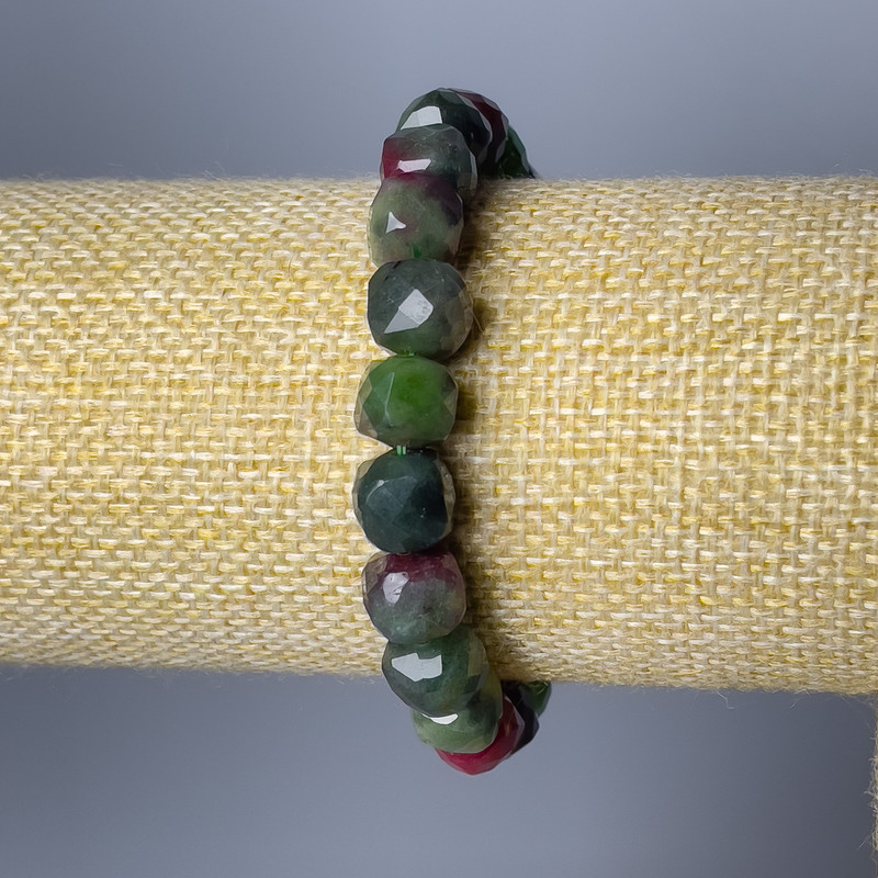Zoisite Bracelet, Natural Stone Faceted Cube, Diameter 9mm+/-, Length 18cm (Stretch)