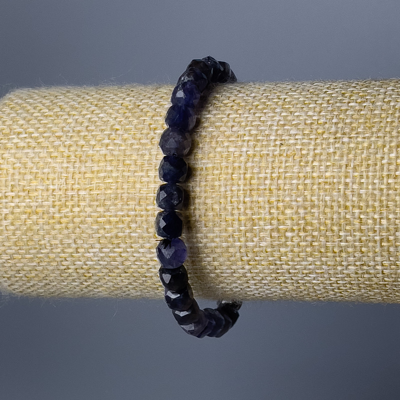 Iolite Bracelet, Natural Stone Faceted Cube, Diameter 6mm+/-, Length 18cm (Stretch)