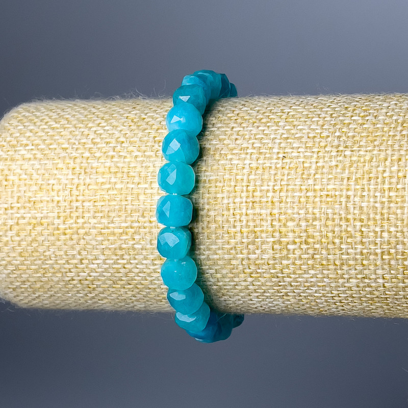 Aquamarine bracelet with natural gemstone, faceted cube shape, 7mm diameter ±, length 18cm (stretch)