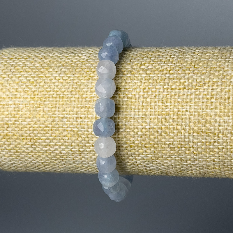 Aquamarine Bracelet with Natural Bead, Faceted Cube, 7.5mm diameter, stretchy 18cm