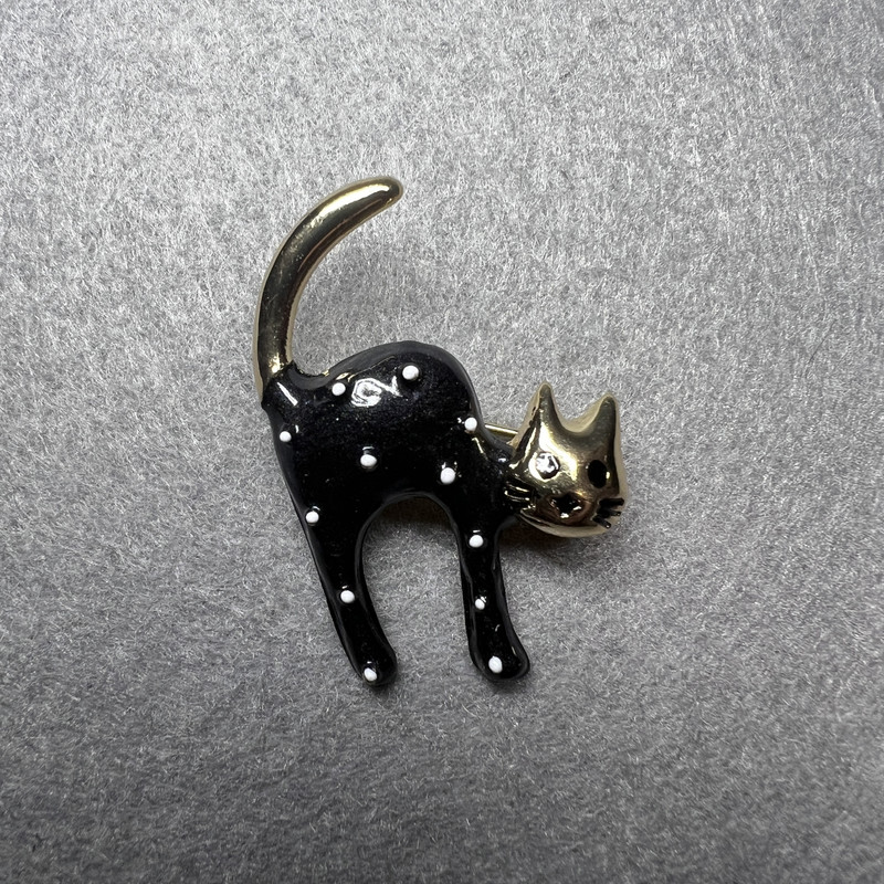 Cat Brooch, Black and White Mother-of-Pearl, Gold-Tone Metal, 28x37mm