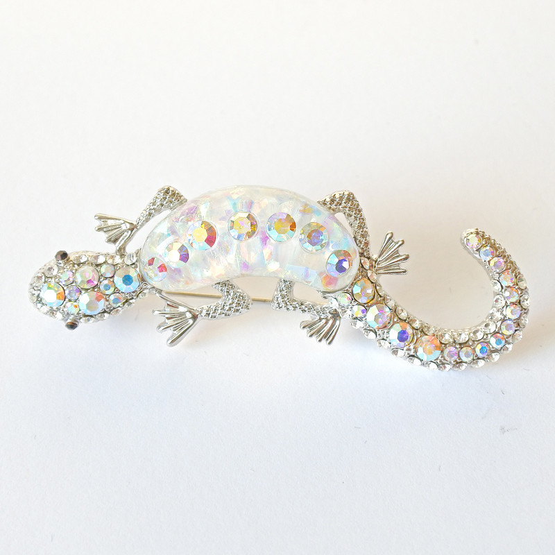 Lizard Brooch white aquarium effect, white and pink rhinestones, silver-tone metal 24x71mm