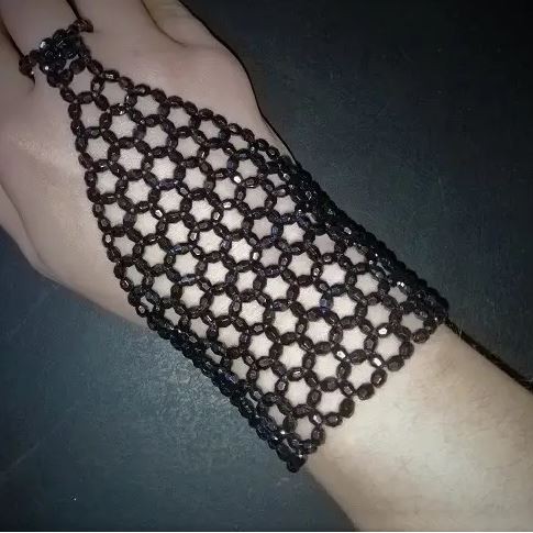 Panier Bracelet with Agate Beads on Elastic