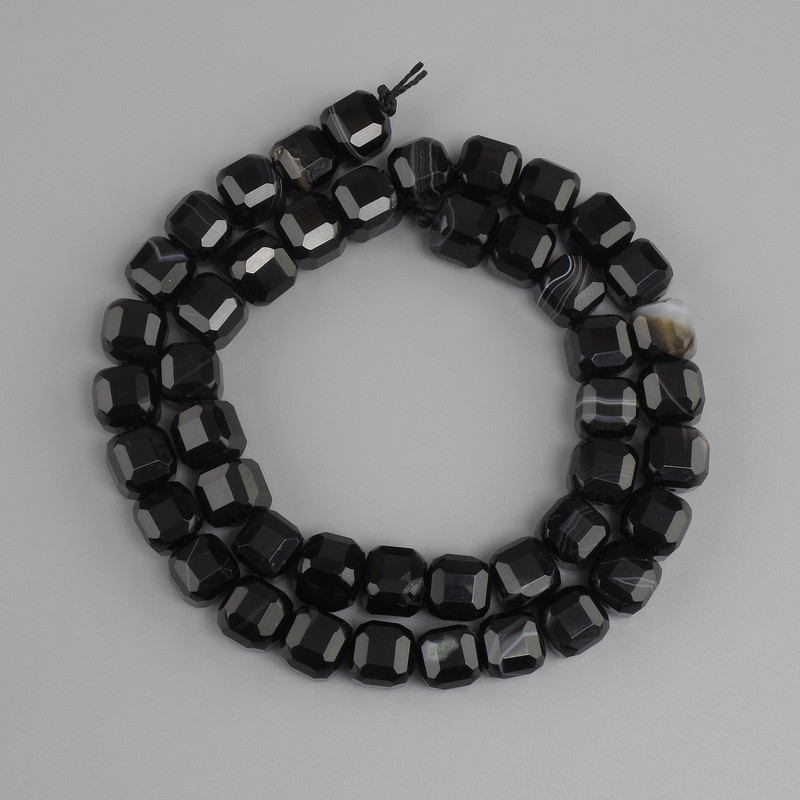 Agate faceted cube beads, 8×8 mm (±), strand length 37 cm (±)
