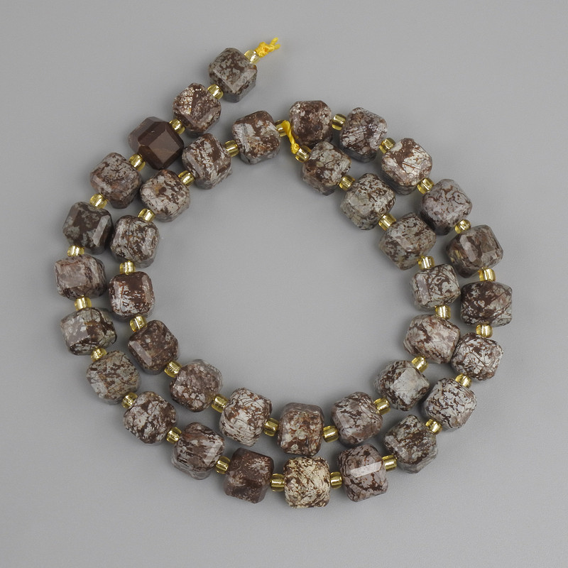 Beads Coffee Jasper faceted cube, diameter 8×8mm± seed beads 3mm±, length 38cm± on a thread