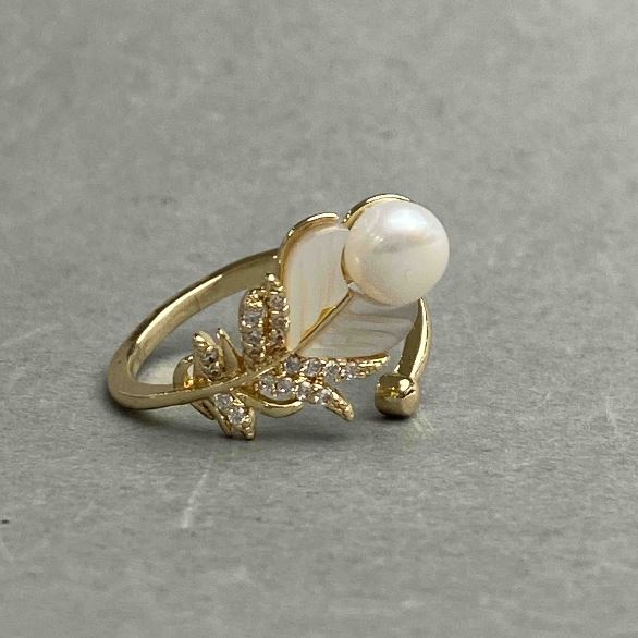 Ring, sizes Pearl mother-of-pearl Feather with Pearl 6mm+- and white crystals